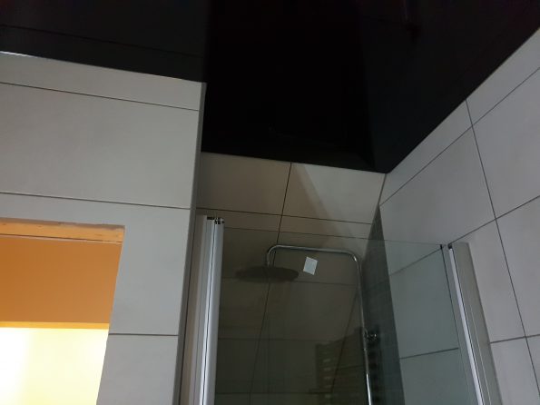 Lackdecke im Bad